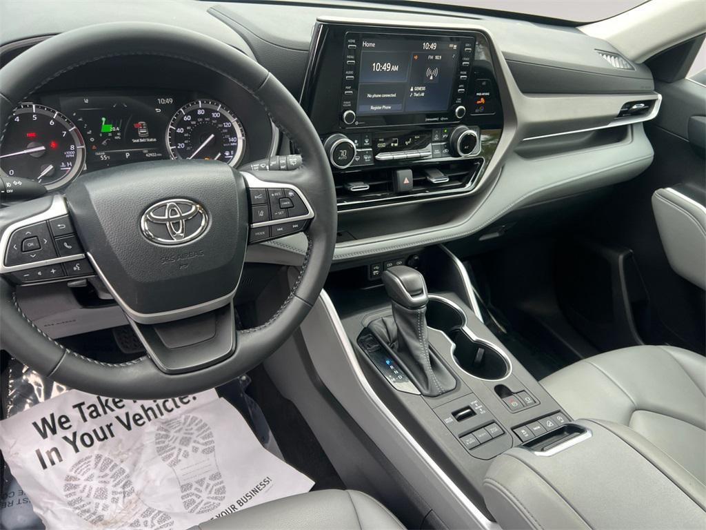 used 2022 Toyota Highlander car, priced at $34,329