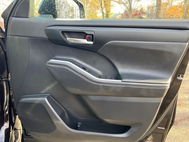 used 2020 Toyota Highlander car, priced at $29,863