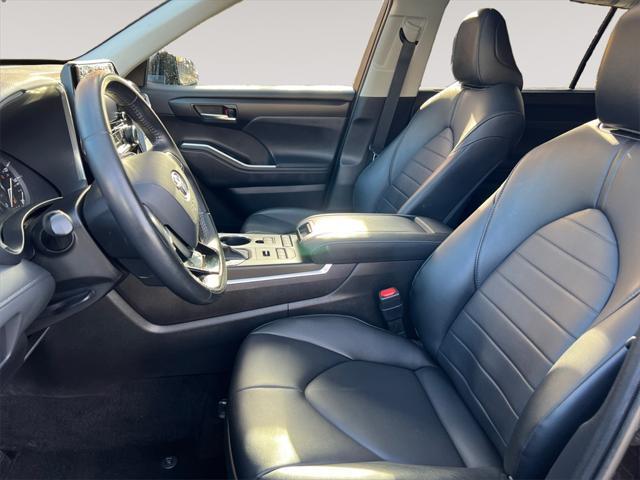 used 2020 Toyota Highlander car, priced at $29,863