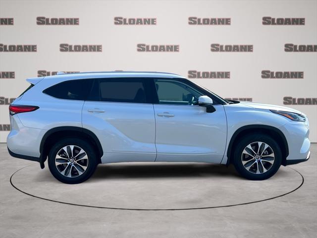 used 2022 Toyota Highlander car, priced at $38,311