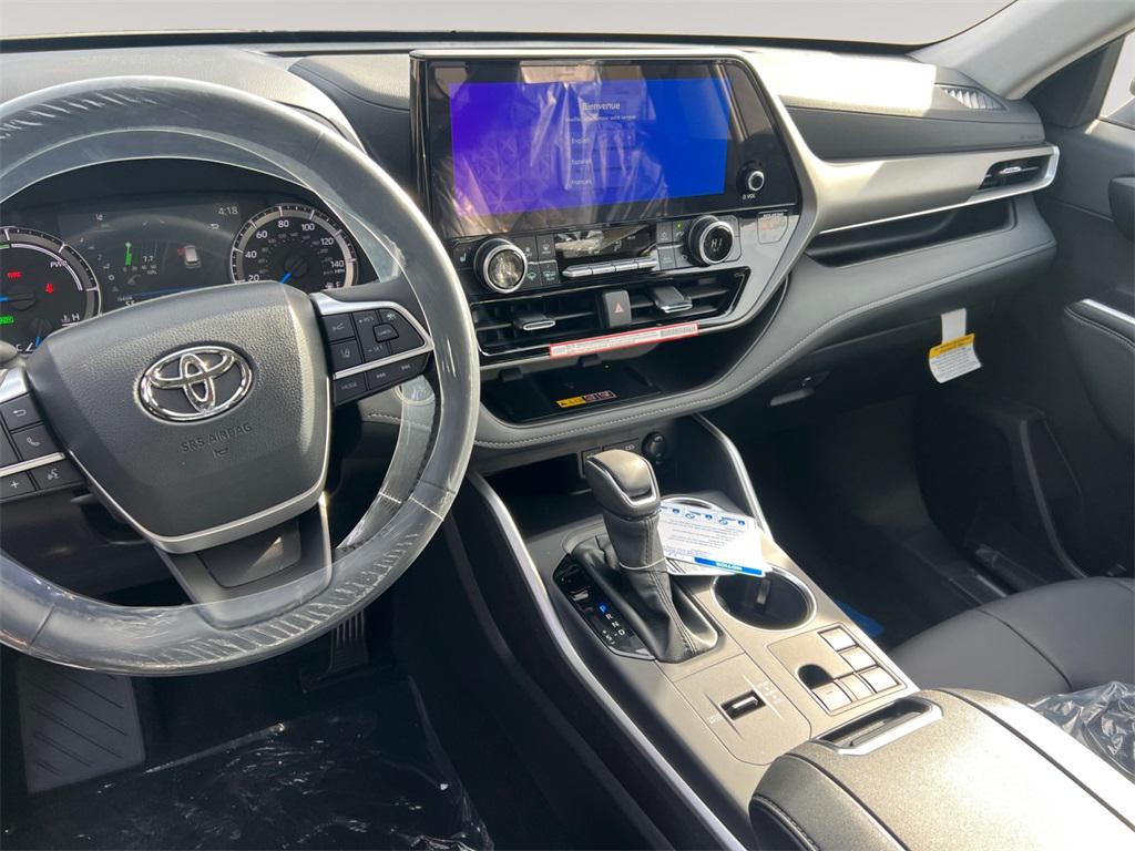 new 2025 Toyota Highlander Hybrid car, priced at $51,868