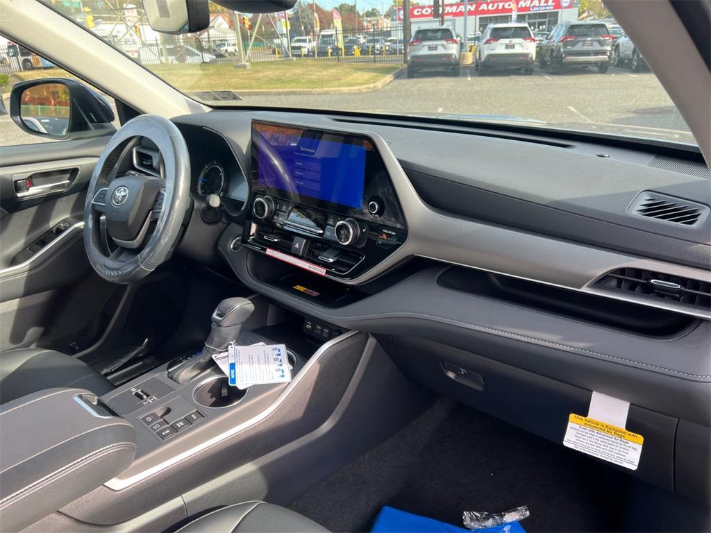new 2025 Toyota Highlander Hybrid car, priced at $51,868