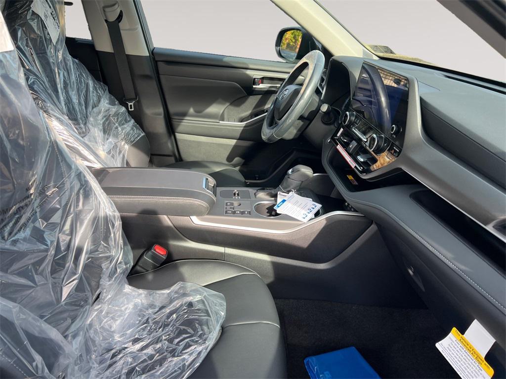 new 2025 Toyota Highlander Hybrid car, priced at $51,868