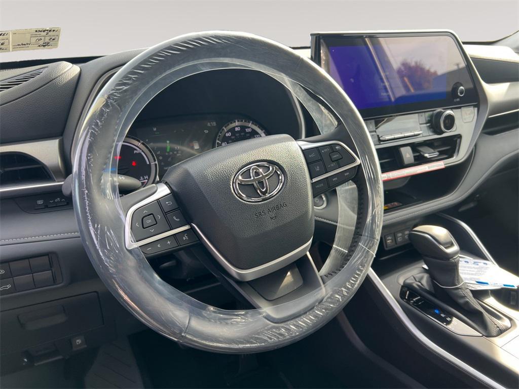 new 2025 Toyota Highlander Hybrid car, priced at $51,868