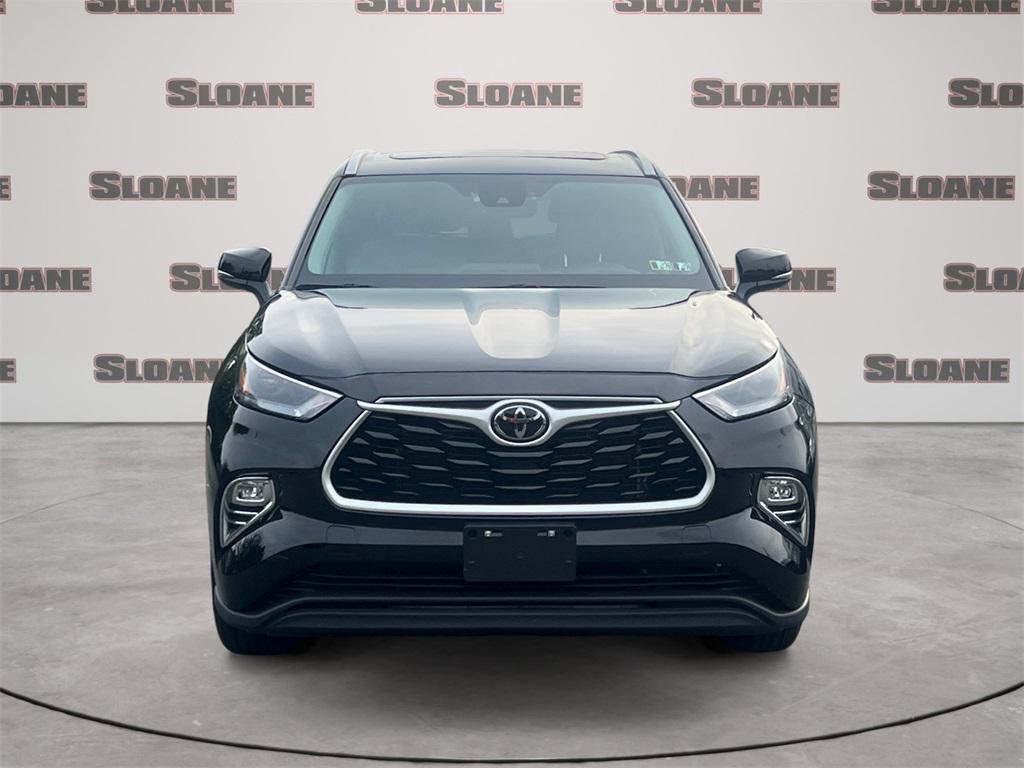used 2023 Toyota Highlander car, priced at $39,489