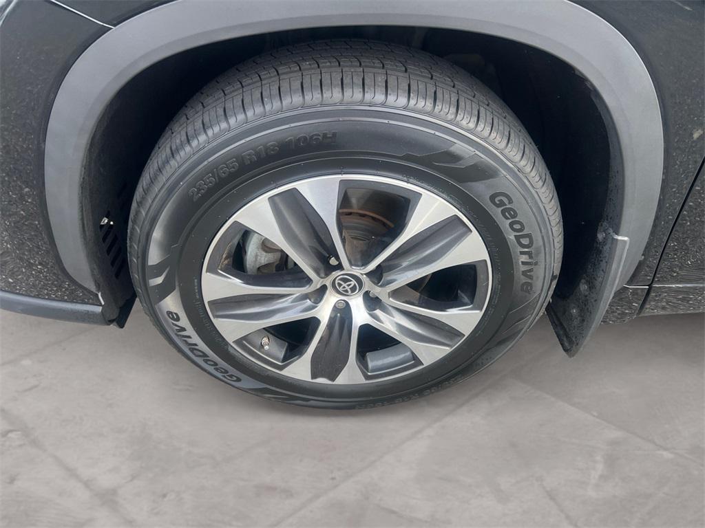 used 2023 Toyota Highlander car, priced at $39,489