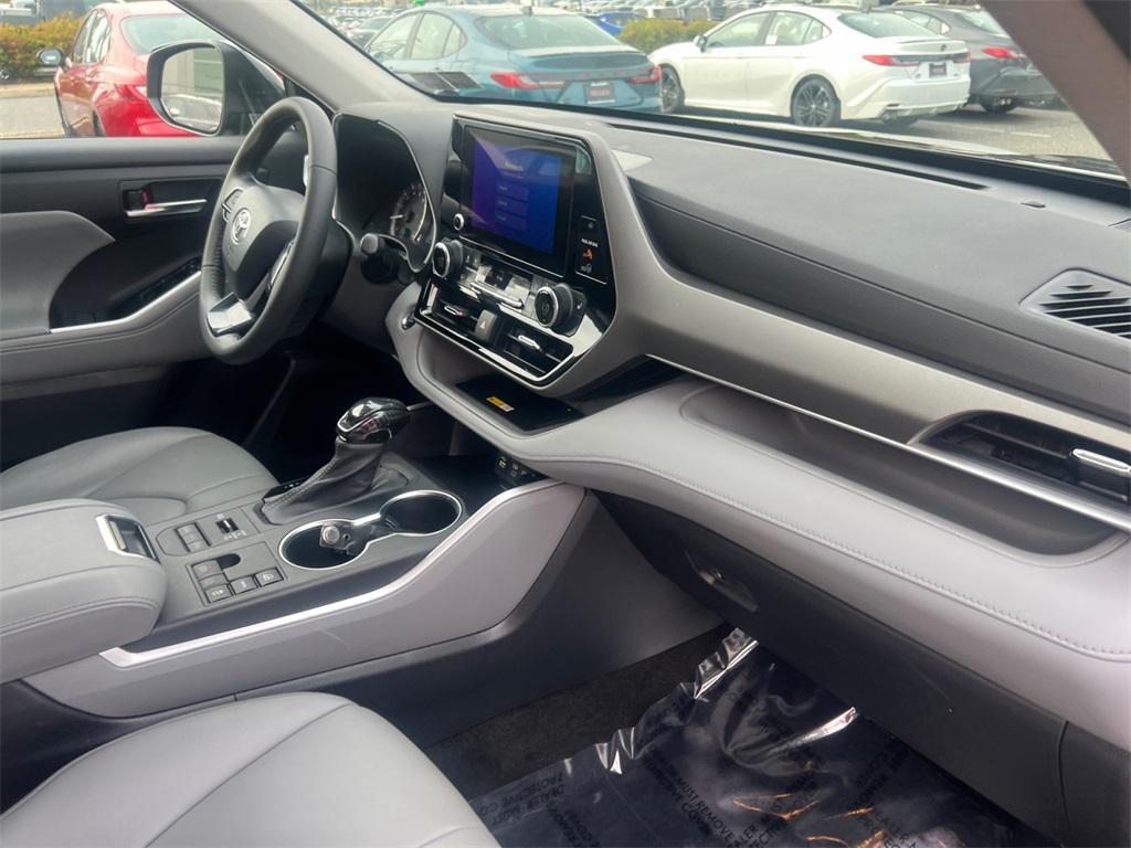 used 2023 Toyota Highlander car, priced at $39,489