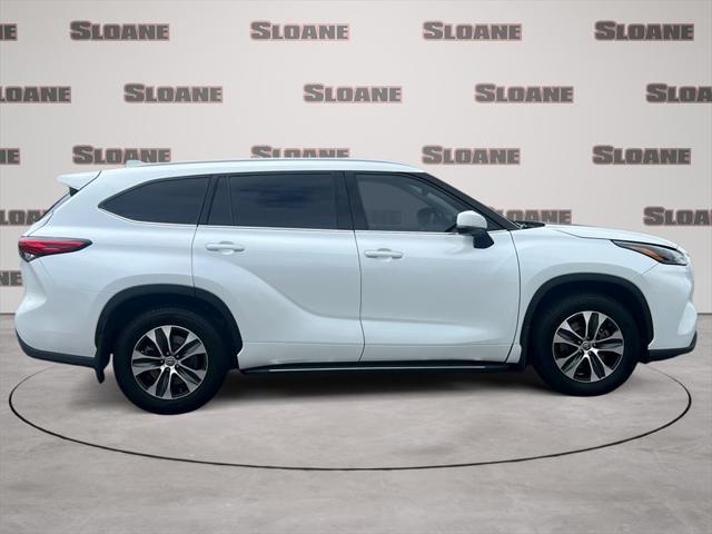 used 2022 Toyota Highlander car, priced at $31,987