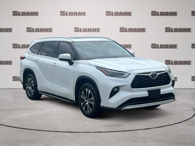 used 2022 Toyota Highlander car, priced at $31,987