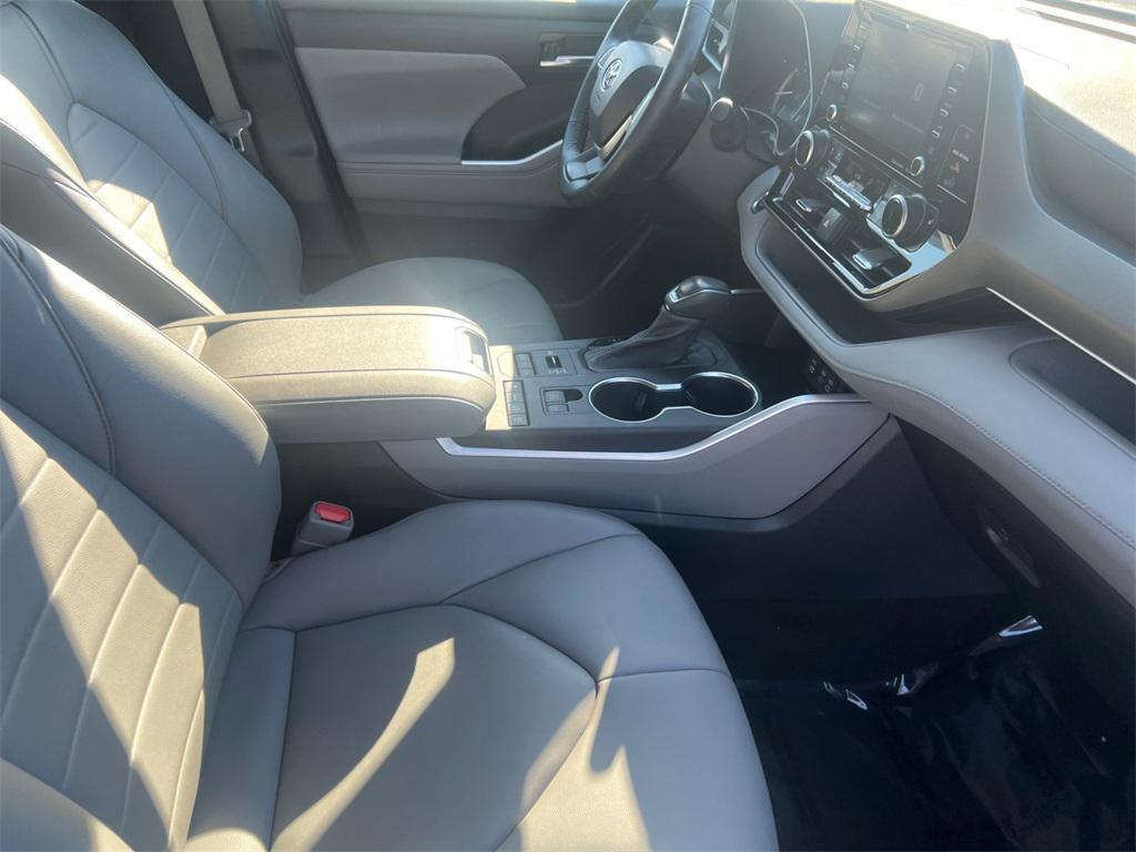 used 2022 Toyota Highlander car, priced at $39,490