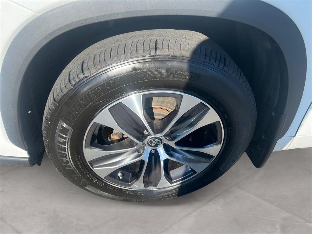 used 2022 Toyota Highlander car, priced at $39,490