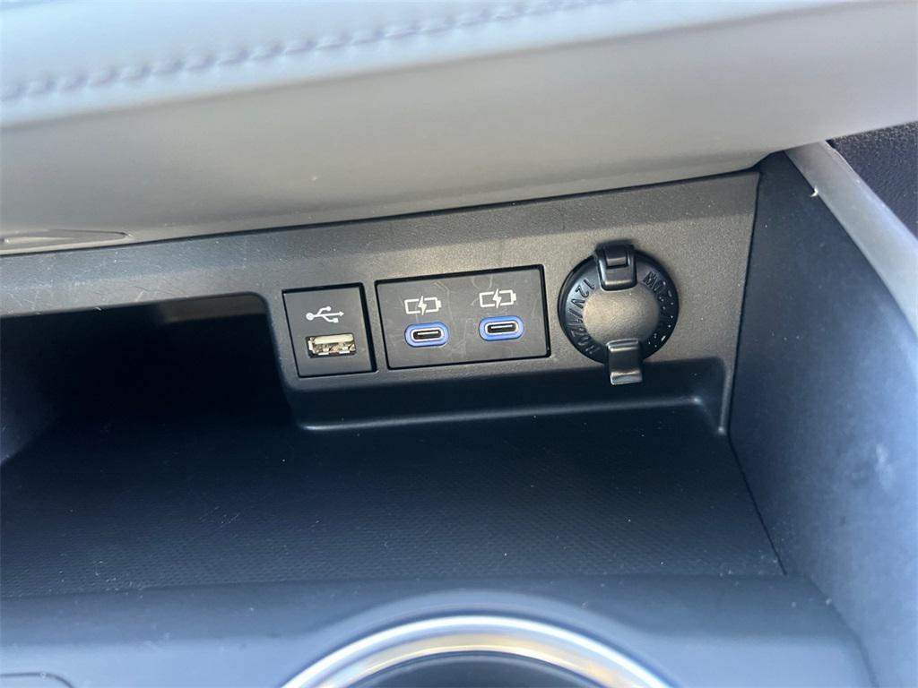 used 2022 Toyota Highlander car, priced at $39,490