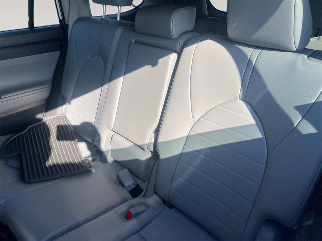 used 2022 Toyota Highlander car, priced at $39,490