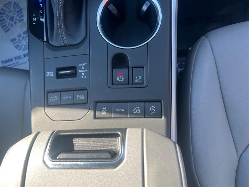 used 2022 Toyota Highlander car, priced at $39,490