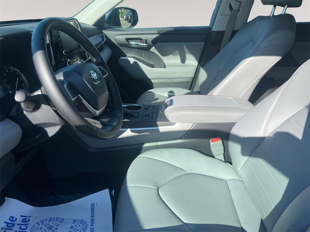 used 2022 Toyota Highlander car, priced at $39,490