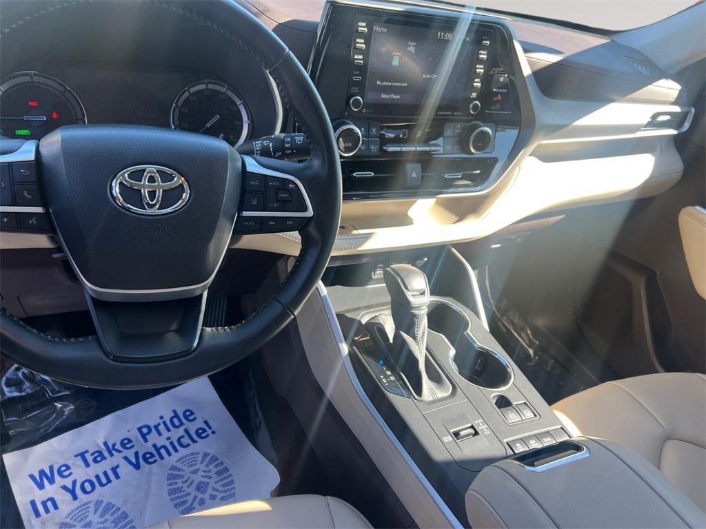 used 2022 Toyota Highlander Hybrid car, priced at $35,976