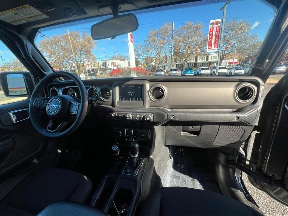 used 2023 Jeep Gladiator car, priced at $33,286