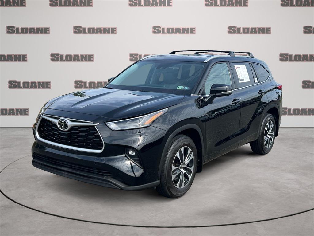 used 2022 Toyota Highlander car, priced at $35,499