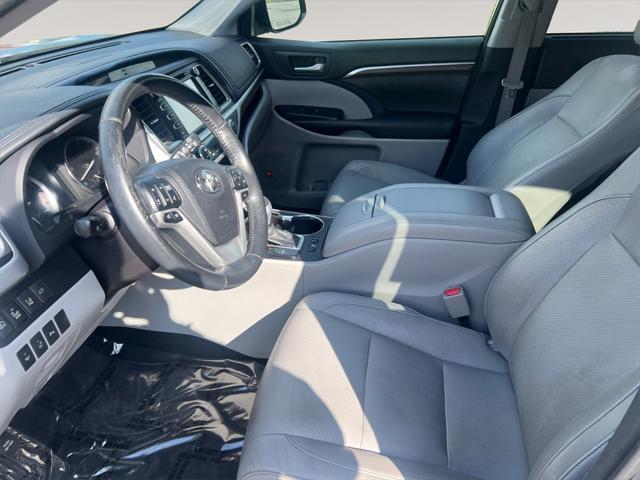 used 2015 Toyota Highlander car, priced at $21,147