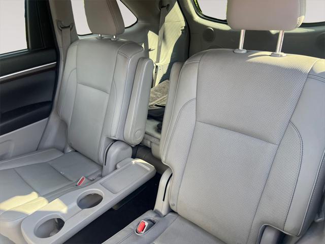 used 2015 Toyota Highlander car, priced at $21,147