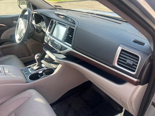 used 2015 Toyota Highlander car, priced at $21,147