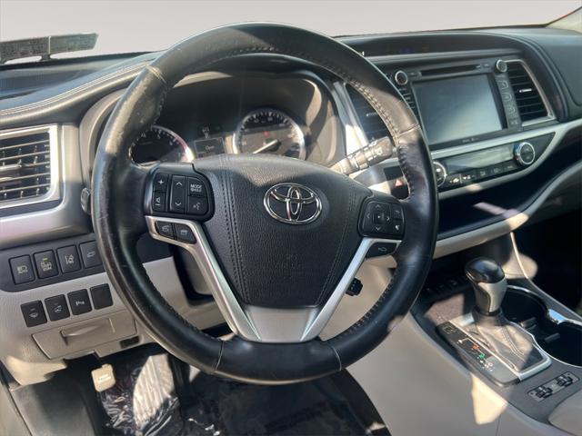 used 2015 Toyota Highlander car, priced at $21,147