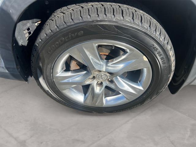 used 2015 Toyota Highlander car, priced at $21,147