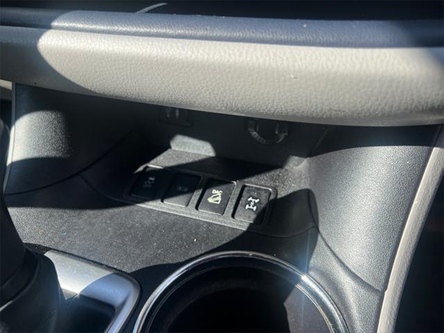 used 2015 Toyota Highlander car, priced at $21,147