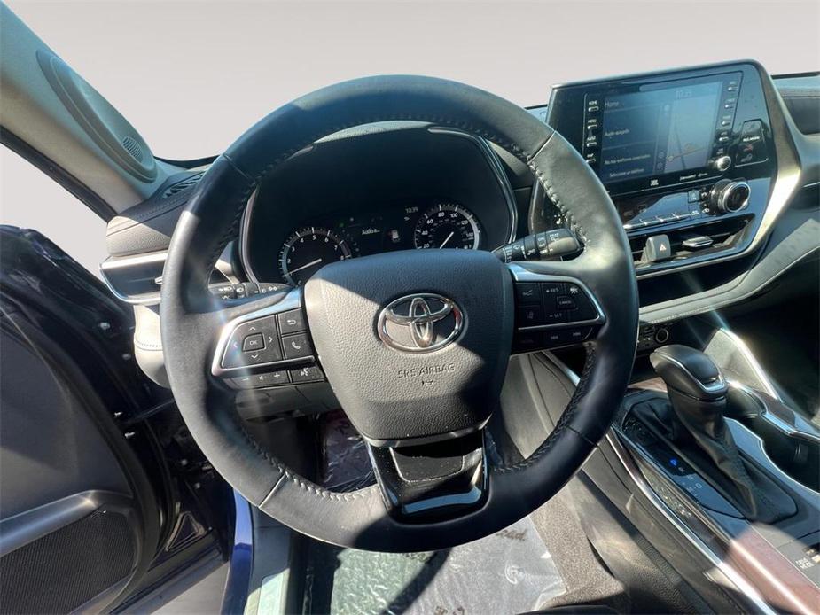 used 2021 Toyota Highlander car, priced at $35,998
