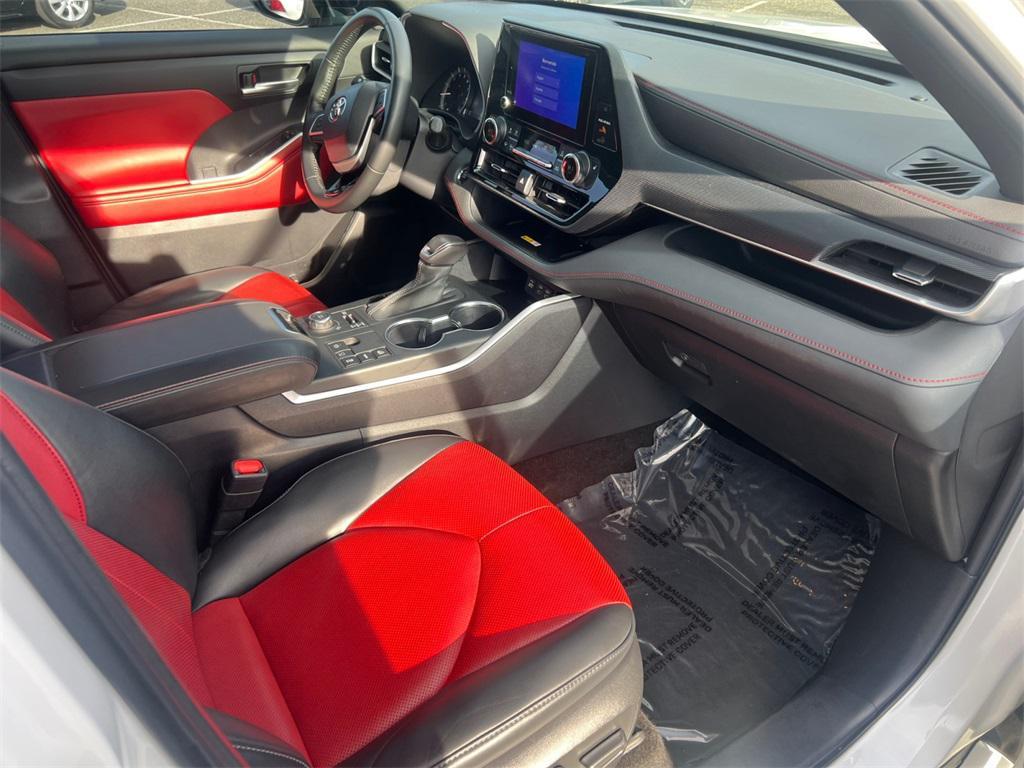 used 2023 Toyota Highlander car, priced at $40,249