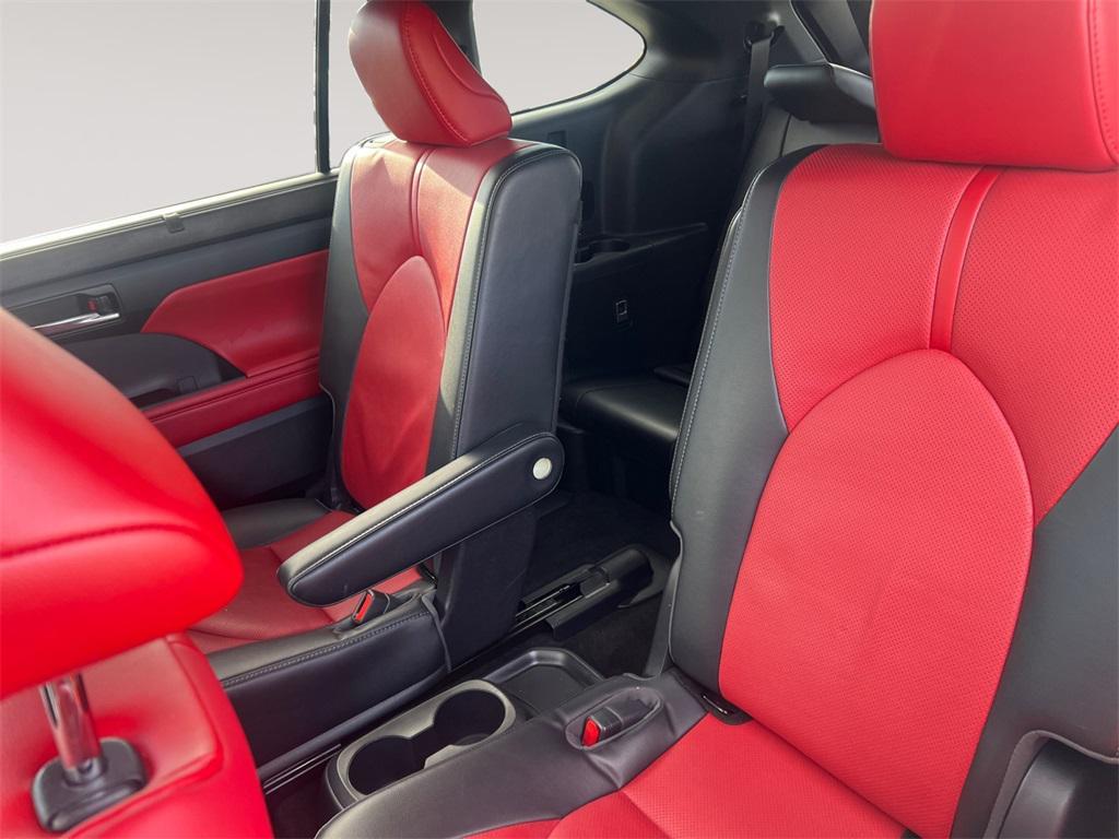 used 2023 Toyota Highlander car, priced at $40,249