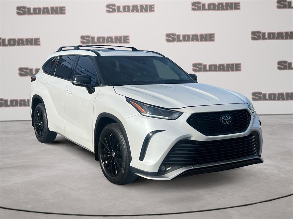 used 2023 Toyota Highlander car, priced at $40,249