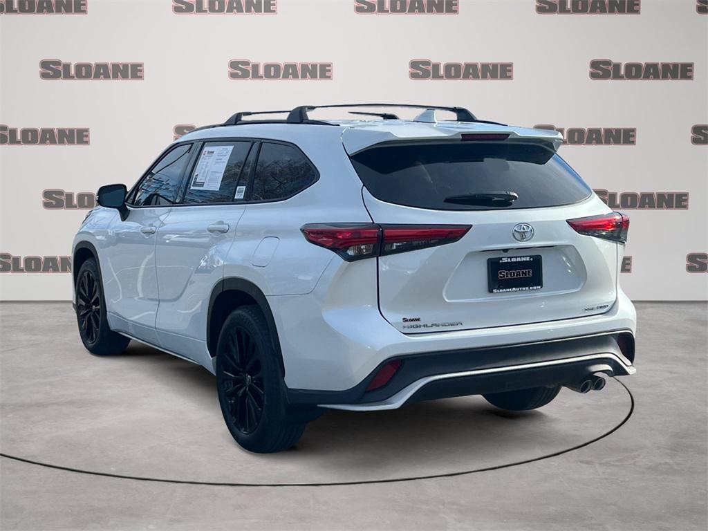 used 2023 Toyota Highlander car, priced at $40,249