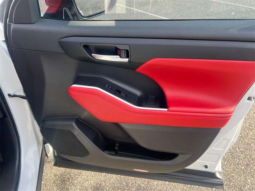 used 2023 Toyota Highlander car, priced at $40,249