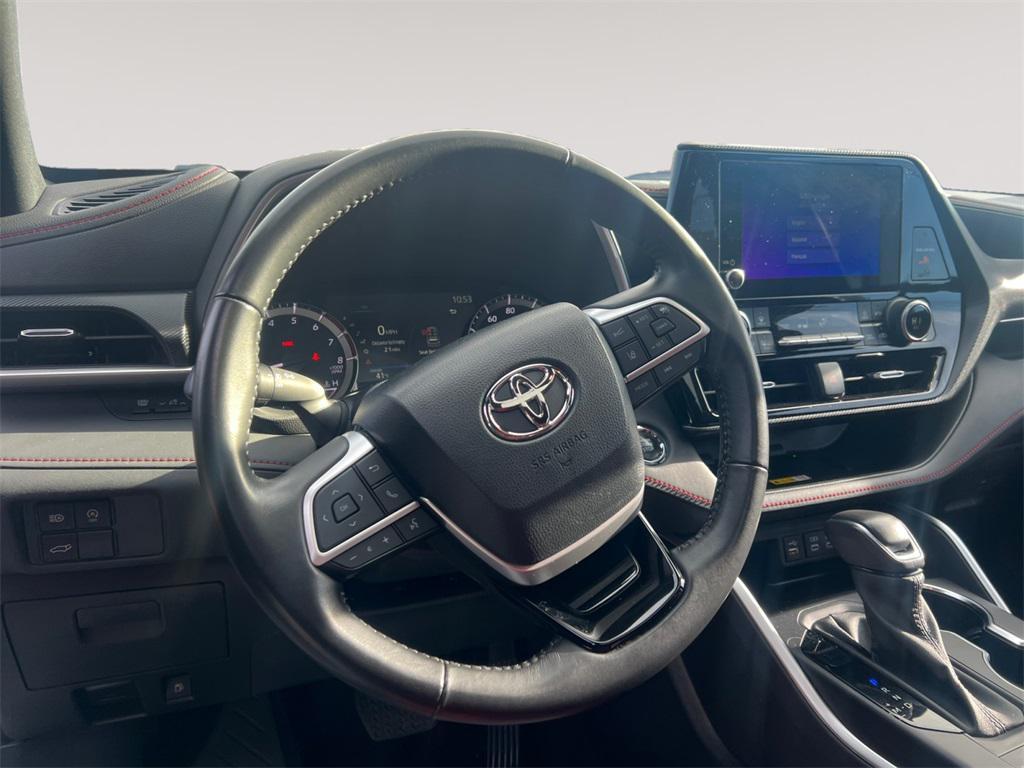 used 2023 Toyota Highlander car, priced at $40,249