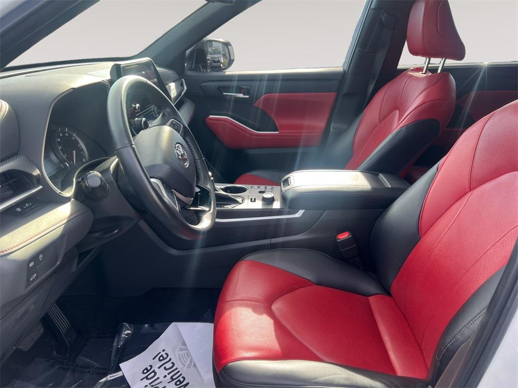 used 2023 Toyota Highlander car, priced at $40,249