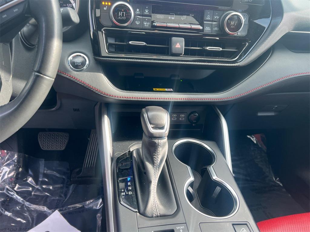 used 2023 Toyota Highlander car, priced at $40,249
