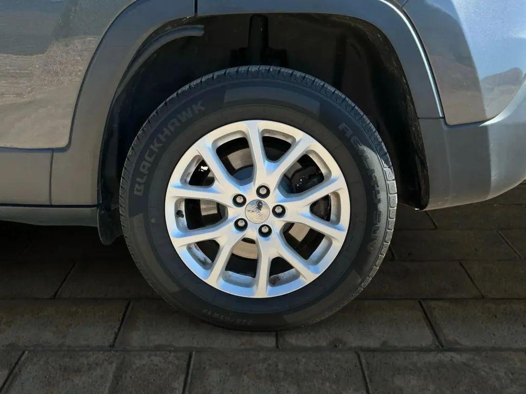 used 2017 Jeep Cherokee car, priced at $10,484