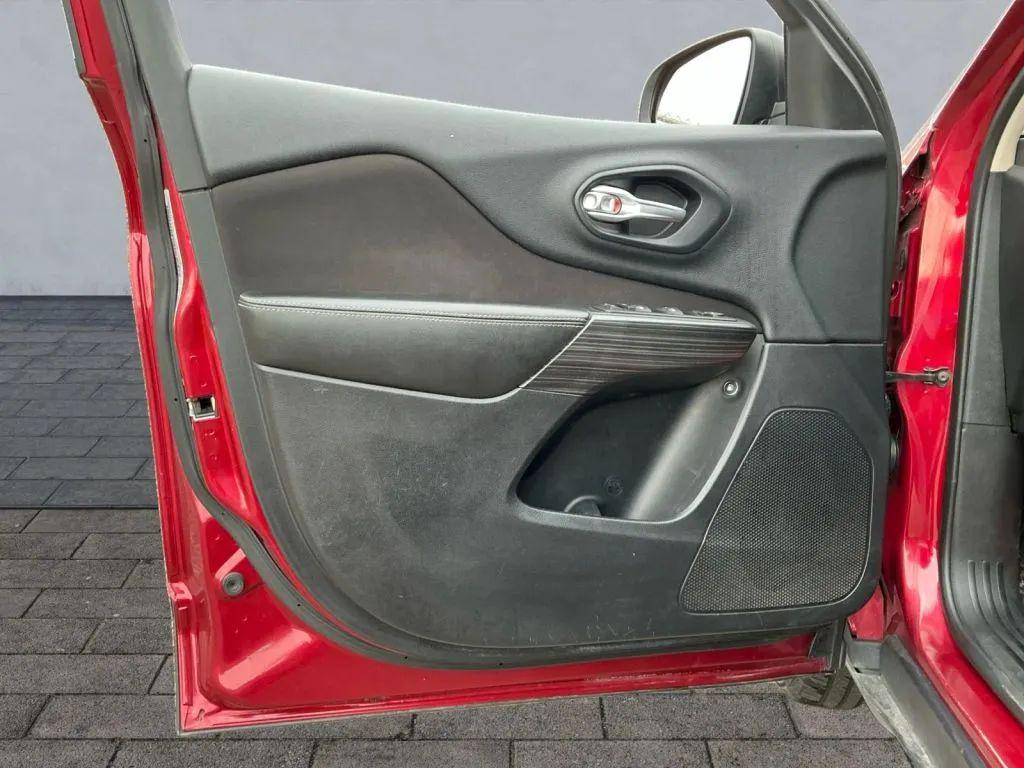 used 2016 Jeep Cherokee car, priced at $10,484