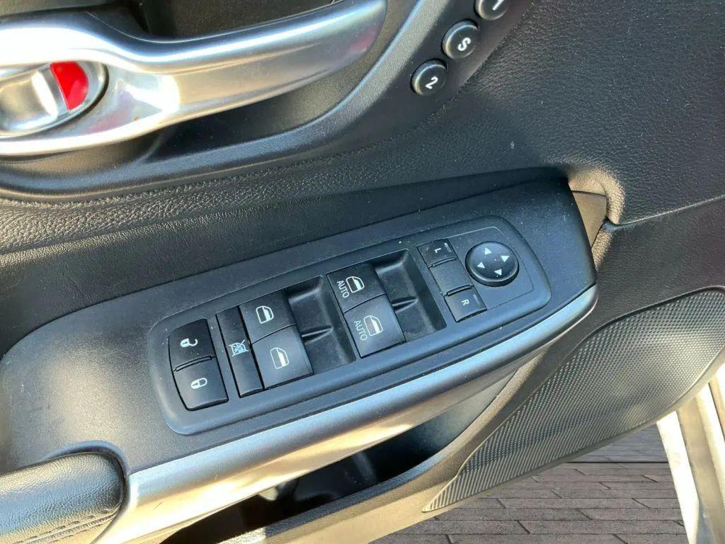 used 2020 Jeep Cherokee car, priced at $13,471
