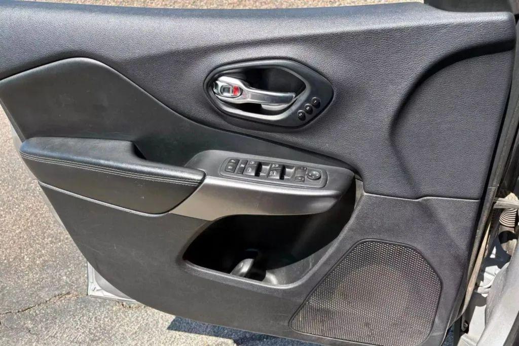 used 2020 Jeep Cherokee car, priced at $13,471