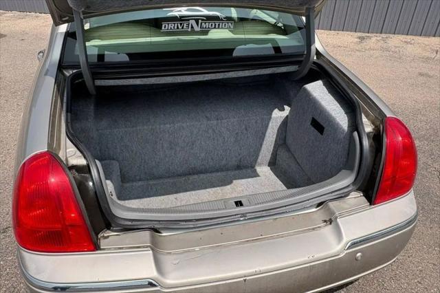 used 2003 Lincoln Town Car car, priced at $8,984