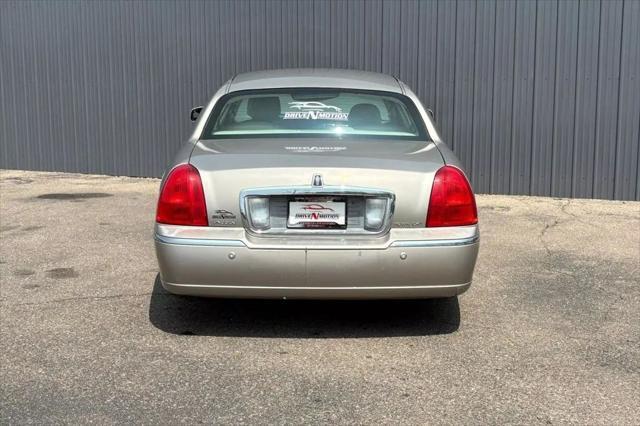 used 2003 Lincoln Town Car car, priced at $8,984