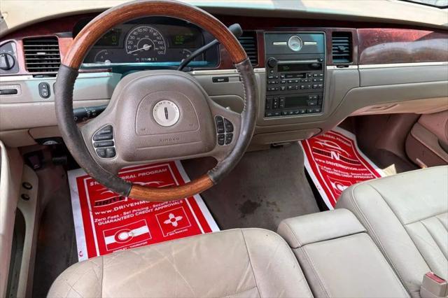 used 2003 Lincoln Town Car car, priced at $8,984