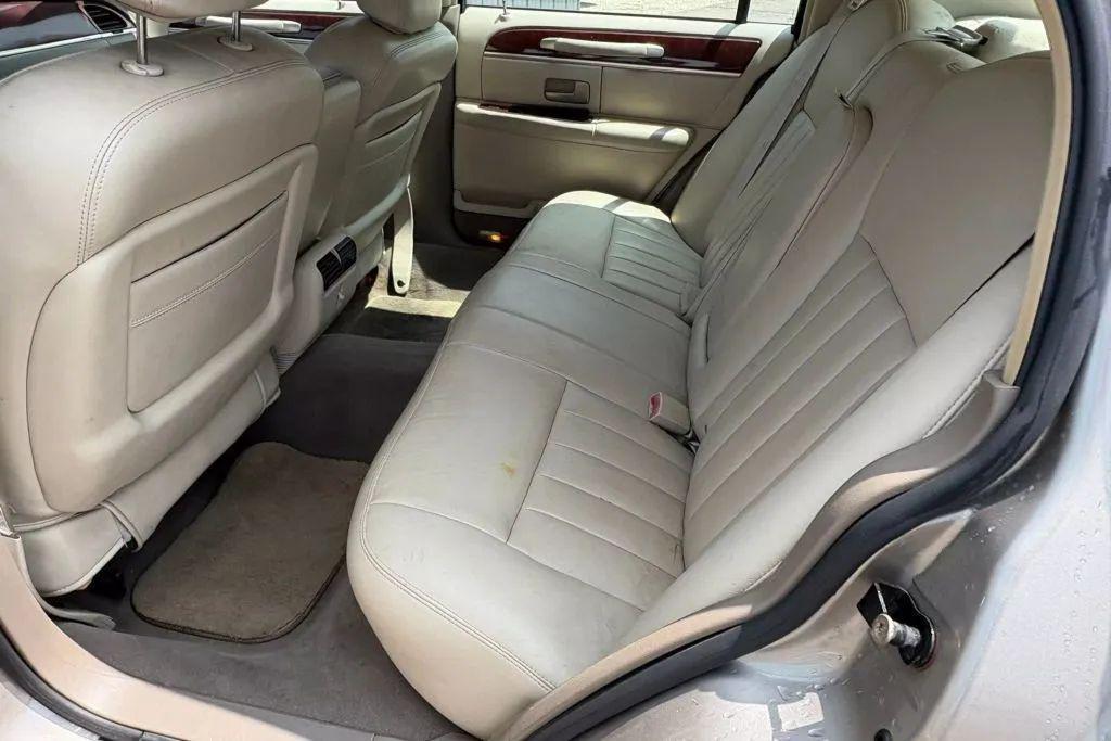 used 2003 Lincoln Town Car car, priced at $8,971