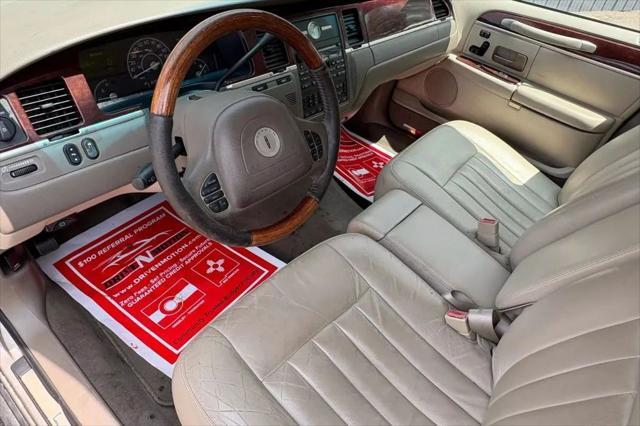 used 2003 Lincoln Town Car car, priced at $8,984
