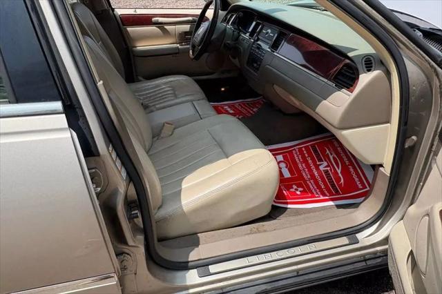 used 2003 Lincoln Town Car car, priced at $8,984