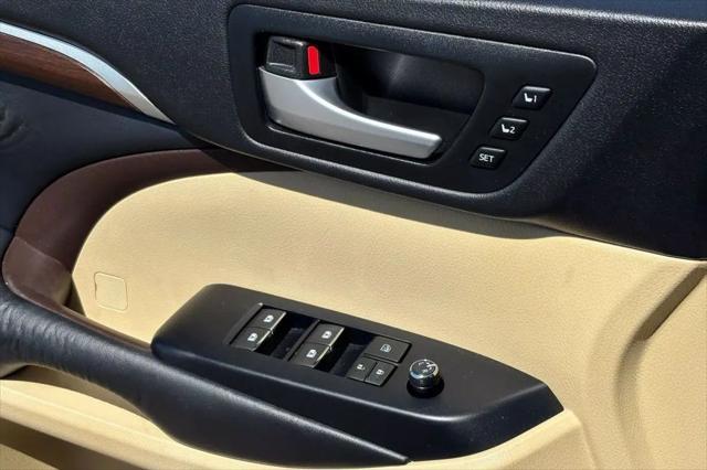 used 2015 Toyota Highlander car, priced at $22,984