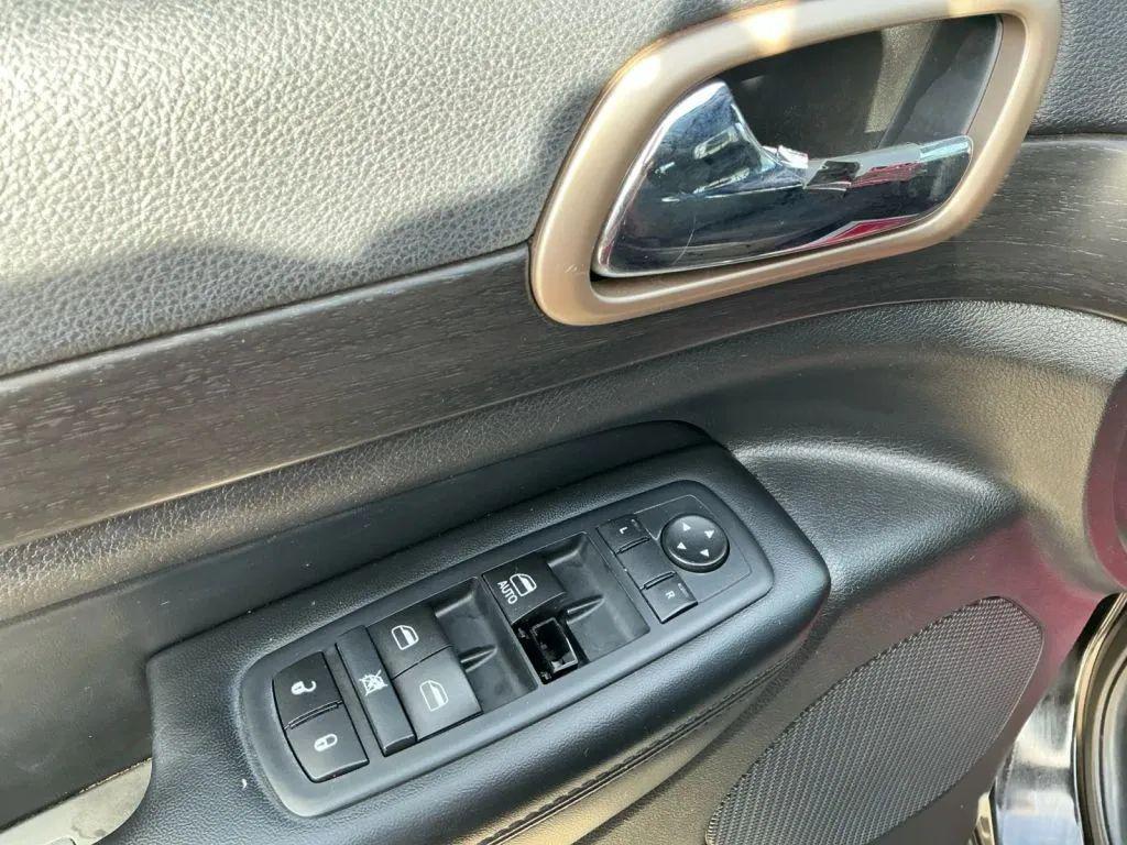 used 2017 Jeep Grand Cherokee car, priced at $11,984