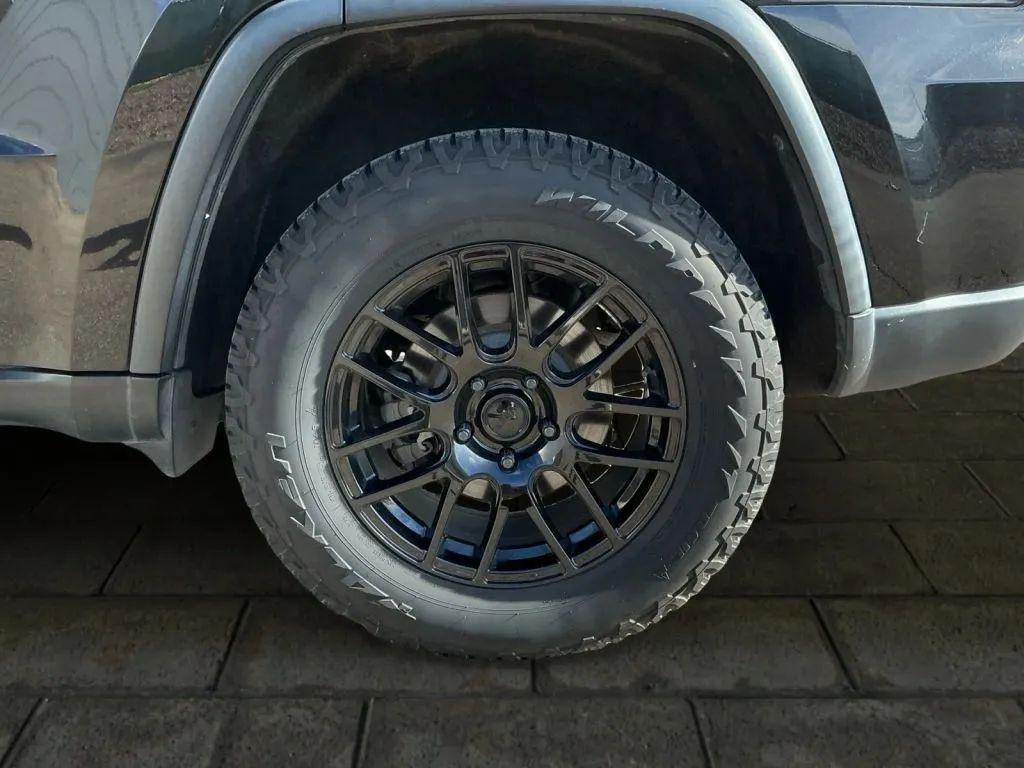 used 2017 Jeep Grand Cherokee car, priced at $11,984